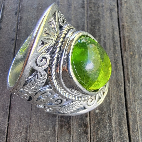 Bohemian style  Metal ring. Green faux stone. Size 7 NWT* - Picture 2 of 4
